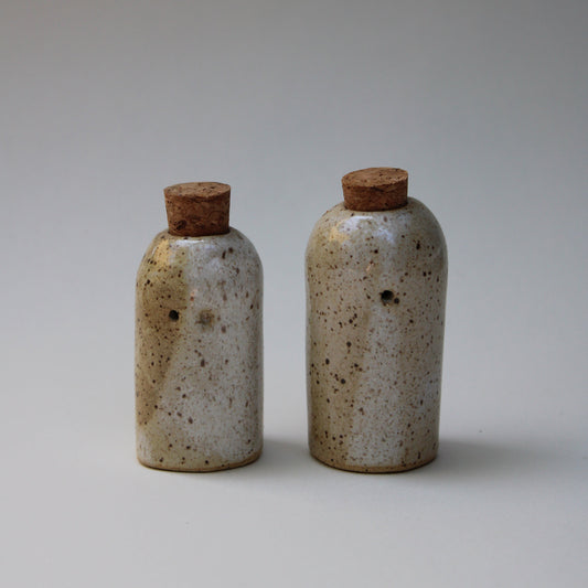 _ Salt shaker Mr. and Mrs.